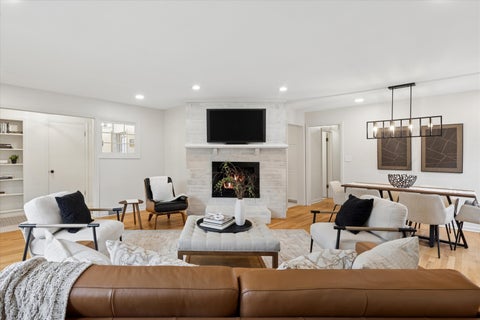 Tiny photo for 123 E Columbia Avenue, Elmhurst, IL 60126 (MLS # 12727558)