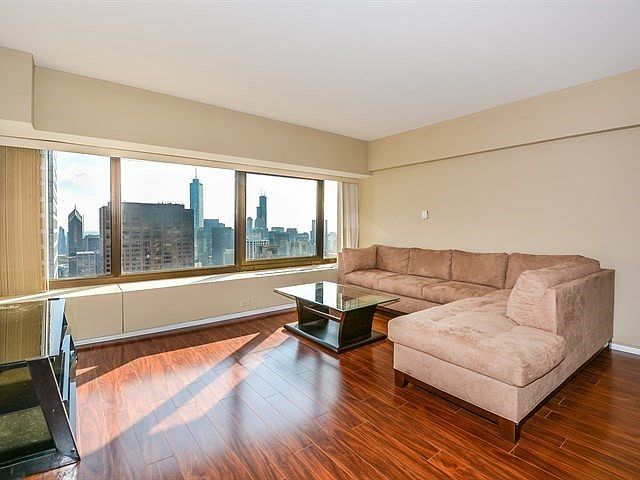 175 E Delaware Place 5712