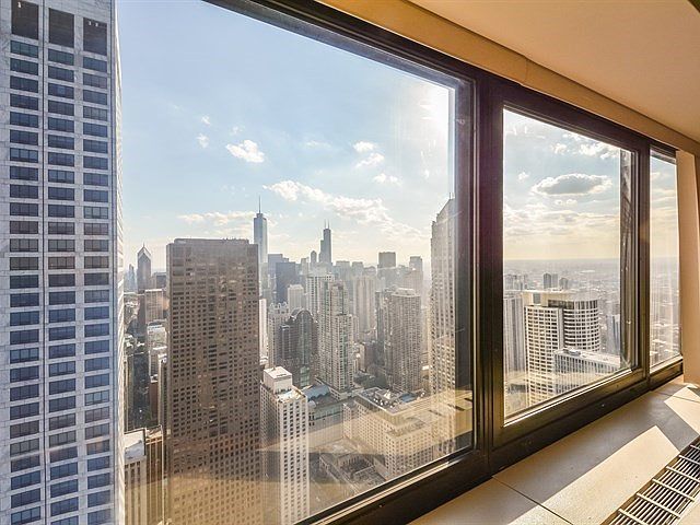 175 E Delaware Place 5712