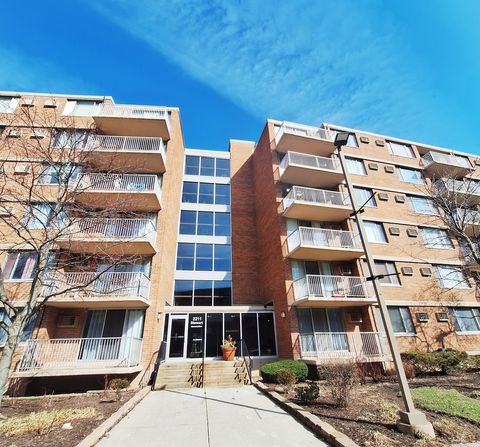 Photo of 2211 S Stewart Avenue #4A, Lombard, IL 60148 (MLS # 12621459)