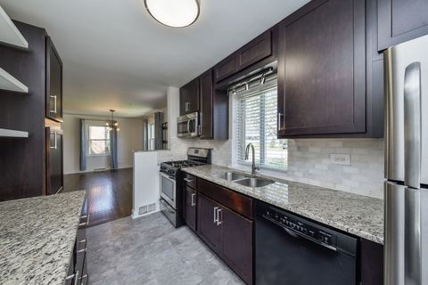 Tiny photo for 1106 Manchester Road, Wheaton, IL 60187 (MLS # 12623758)