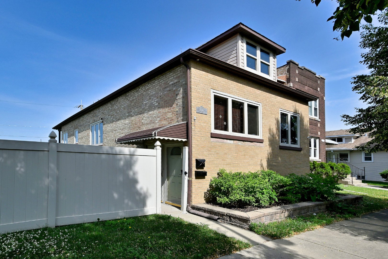 1012 N 24th Avenue