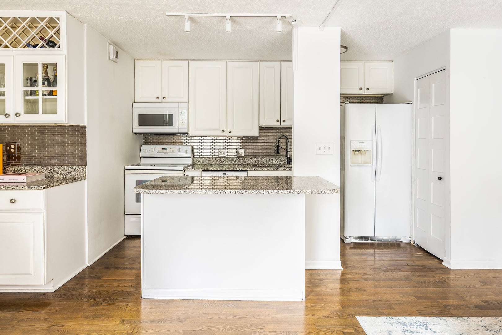 71 E DIVISION Street 402
