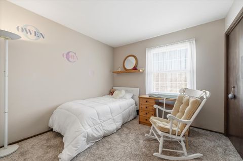 Tiny photo for 23W281 Cambridge Court, Glen Ellyn, IL 60137 (MLS # 12594873)