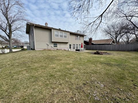 Tiny photo for 23W281 Cambridge Court, Glen Ellyn, IL 60137 (MLS # 12594873)