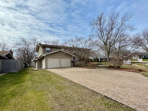 Tiny photo for 23W281 Cambridge Court, Glen Ellyn, IL 60137 (MLS # 12594873)