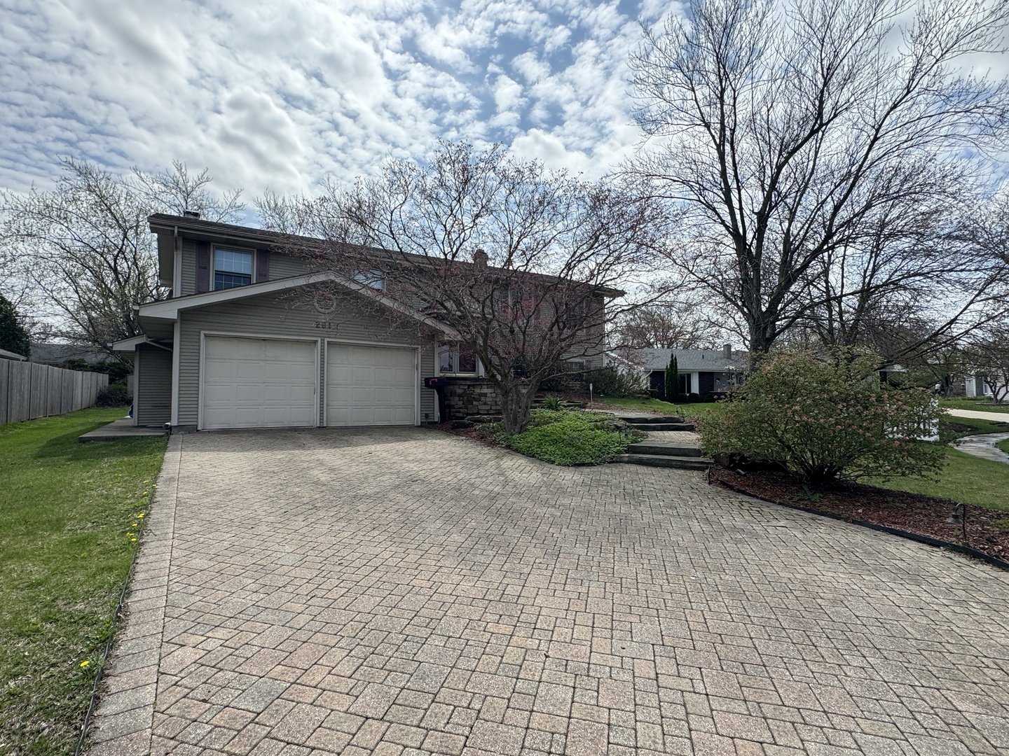 23W281 Cambridge Court