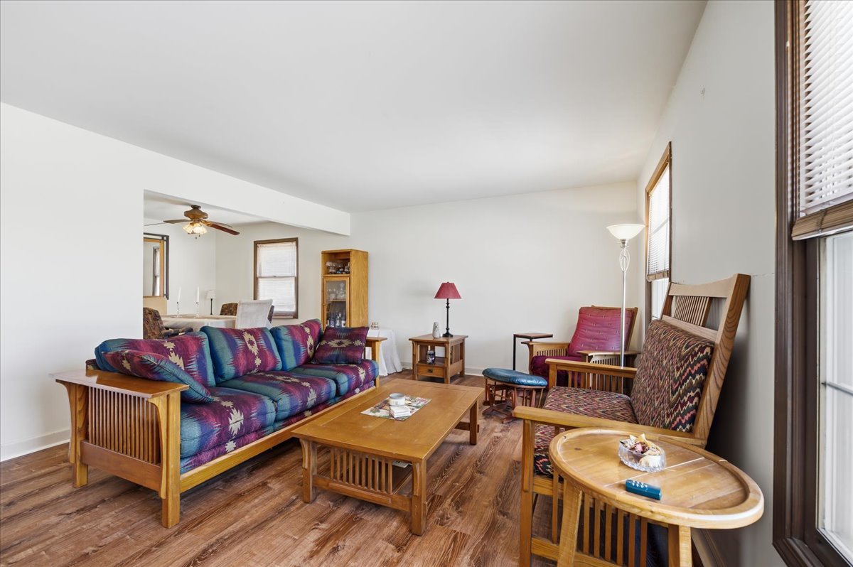 23W281 Cambridge Court