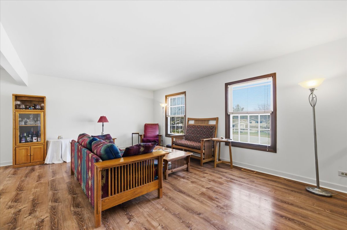 23W281 Cambridge Court