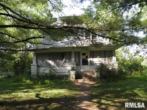 Photo of 808 E 3RD Avenue, Coal Valley, IL 61240 (MLS # QC4267293)