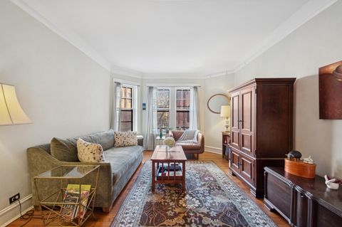 Tiny photo for 728 1/2 Hinman Avenue #2S, Evanston, IL 60202 (MLS # 12702971)