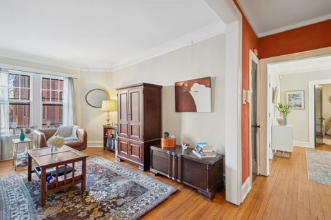 Tiny photo for 728 1/2 Hinman Avenue #2S, Evanston, IL 60202 (MLS # 12702971)
