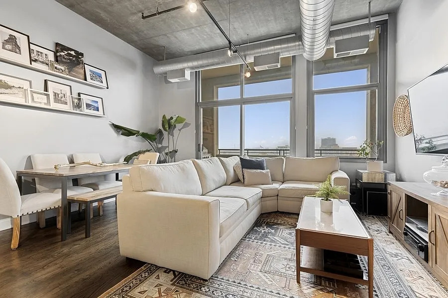 900 N Kingsbury Street 1110