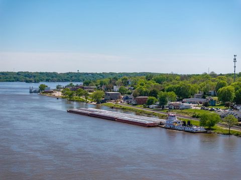 Tiny photo for 124 Oak Street, Le Claire, IA 52753 (MLS # 12621262)