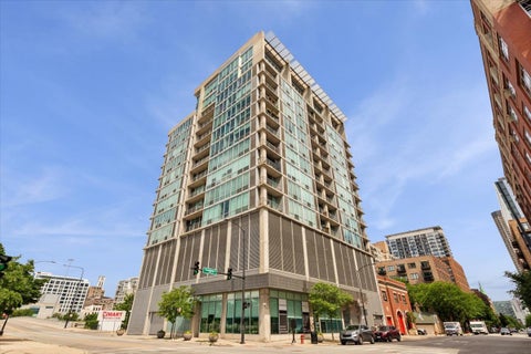 Photo of 700 W VAN BUREN Street #1305, Chicago, IL 60607 (MLS # 12710035)