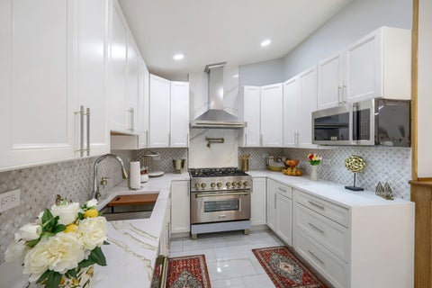 Tiny photo for 1325 E Lake Avenue, Glenview, IL 60025 (MLS # 12676606)