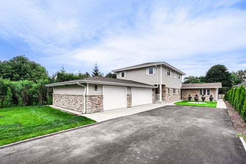 Tiny photo for 1325 E Lake Avenue, Glenview, IL 60025 (MLS # 12676606)