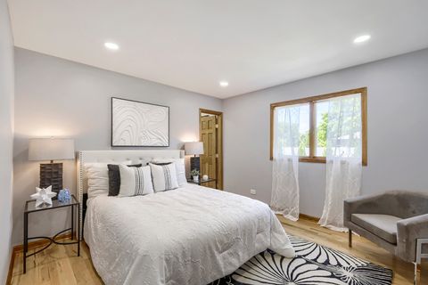Tiny photo for 1325 E Lake Avenue, Glenview, IL 60025 (MLS # 12676606)