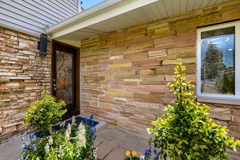 Tiny photo for 1325 E Lake Avenue, Glenview, IL 60025 (MLS # 12676606)