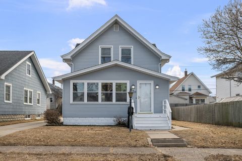 Tiny photo for 350 15th Avenue, Moline, IL 61265 (MLS # 12586090)