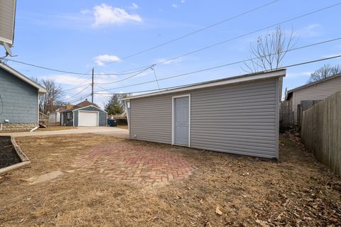 Tiny photo for 350 15th Avenue, Moline, IL 61265 (MLS # 12586090)