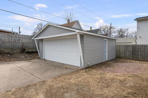 Tiny photo for 350 15th Avenue, Moline, IL 61265 (MLS # 12586090)