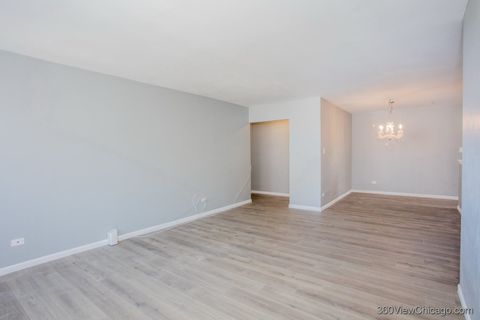 Tiny photo for 6300 N Sheridan Road #517, Chicago, IL 60660 (MLS # 12478274)