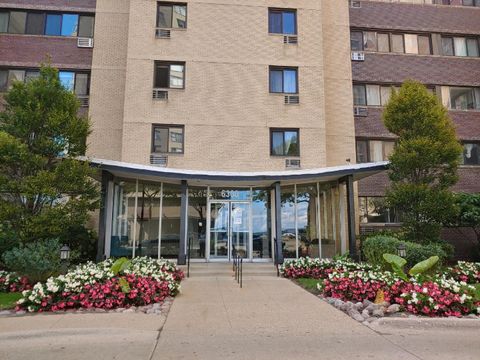 Photo of 6300 N Sheridan Road #517, Chicago, IL 60660 (MLS # 12478274)