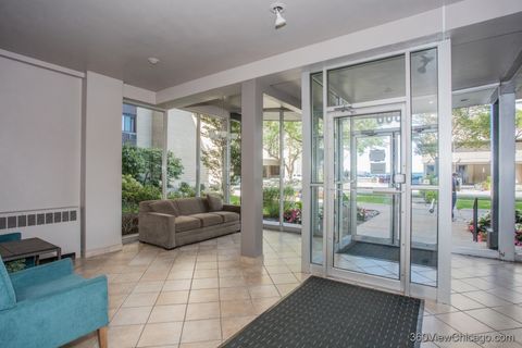 Tiny photo for 6300 N Sheridan Road #517, Chicago, IL 60660 (MLS # 12478274)