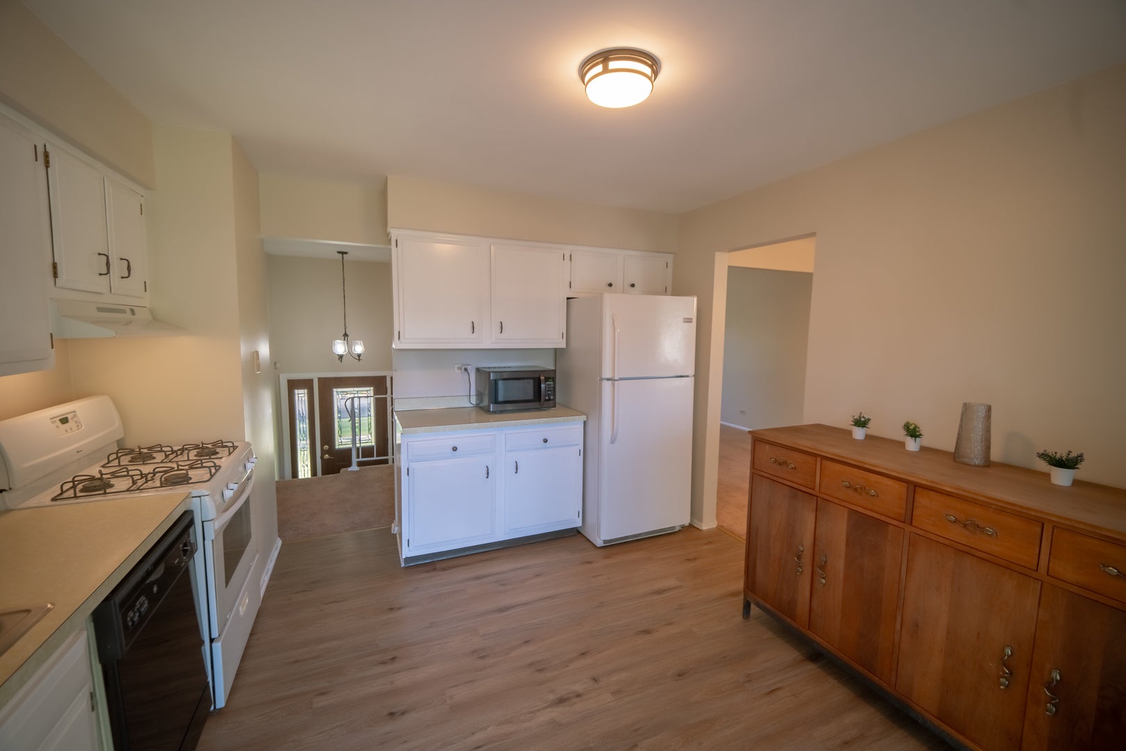 1302 Oxford Lane