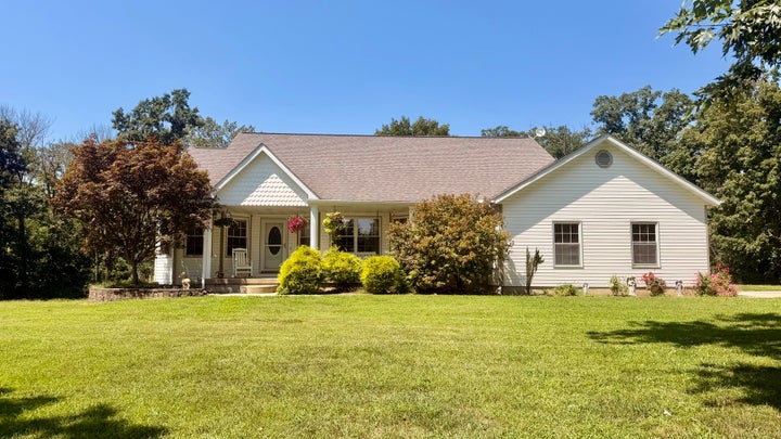Photo 1 of 20 — 18205 Irvington Road, Centralia, IL 62801