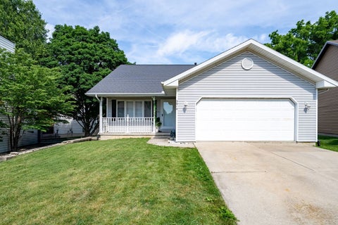 Photo of 2014 Woodhavens Drive, Bloomington, IL 61701 (MLS # 12661569)