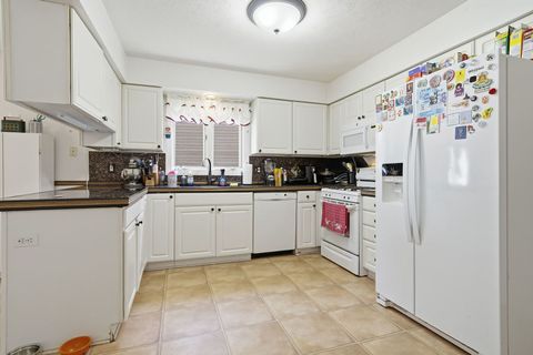 Tiny photo for 2014 Woodhavens Drive, Bloomington, IL 61701 (MLS # 12661569)