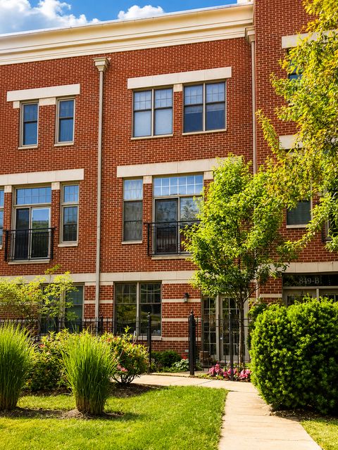 Photo of 849 N May Street #F, Chicago, IL 60642 (MLS # 12678376)