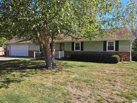 Tiny photo for 2131 Sunnybrook Drive W Dr, Quincy, IL 62301 (MLS # 12503543)