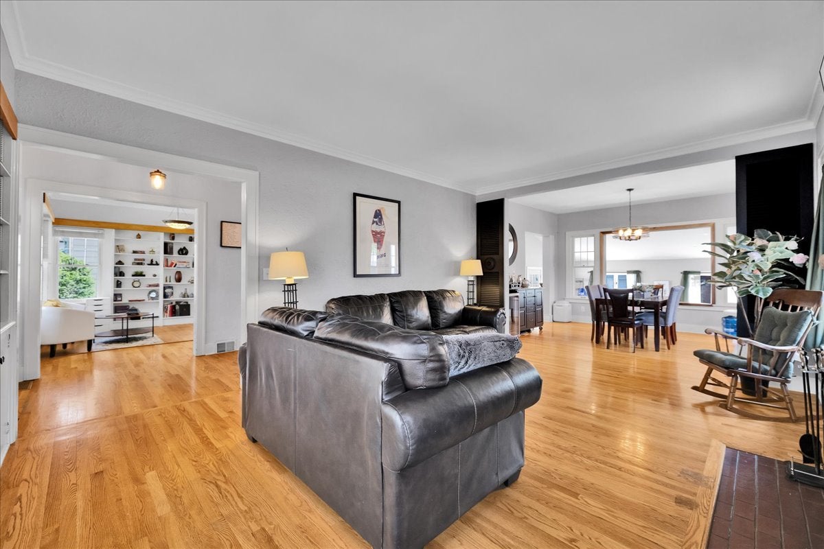 118 S Gladstone Avenue