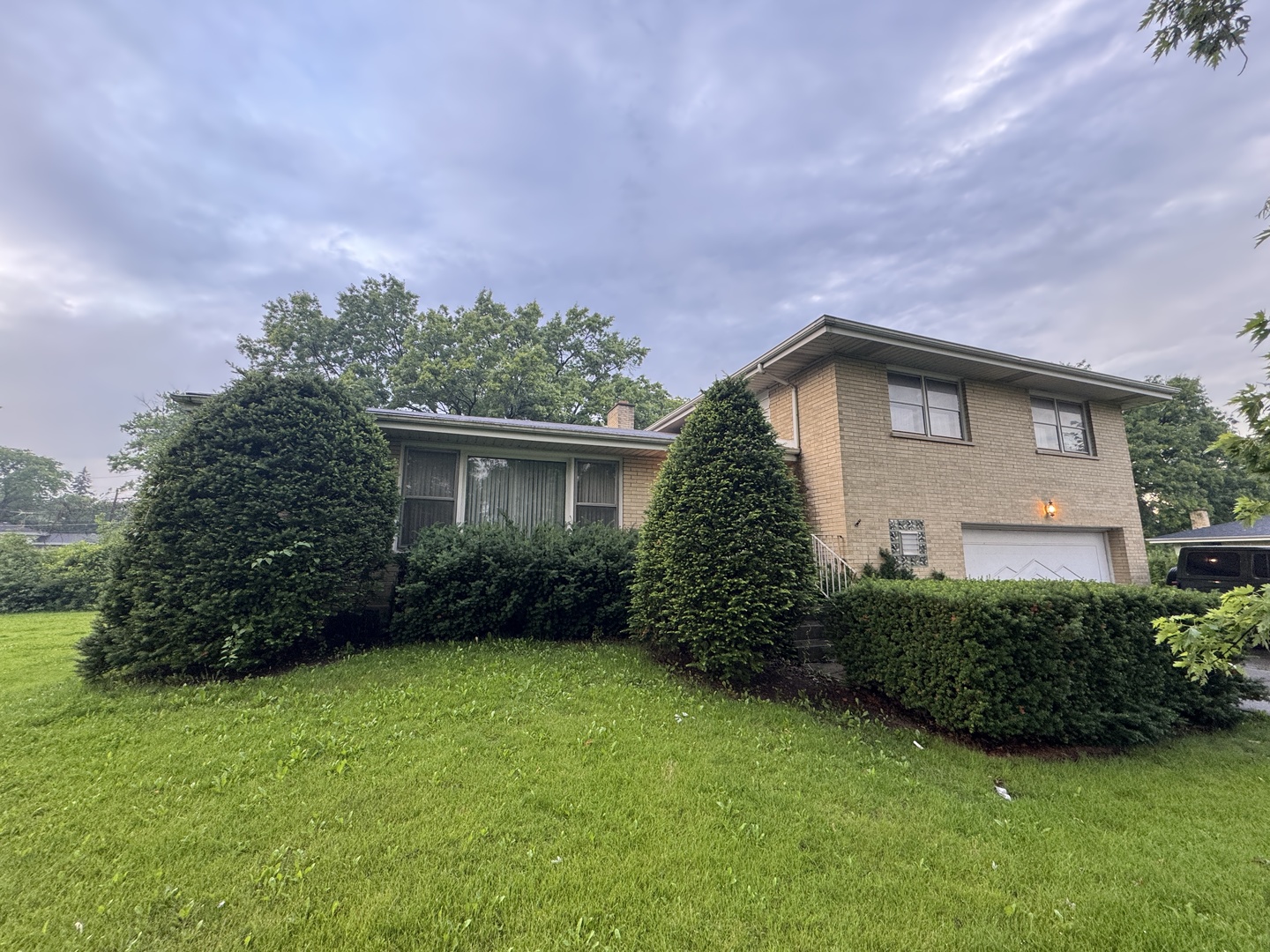 10 E Leon Lane