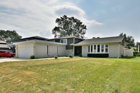Tiny photo for 7701 Lake Street, Morton Grove, IL 60053 (MLS # 12463694)