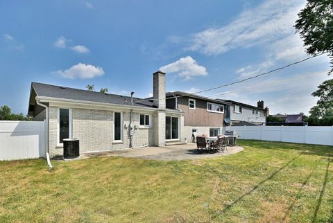 Tiny photo for 7701 Lake Street, Morton Grove, IL 60053 (MLS # 12463694)