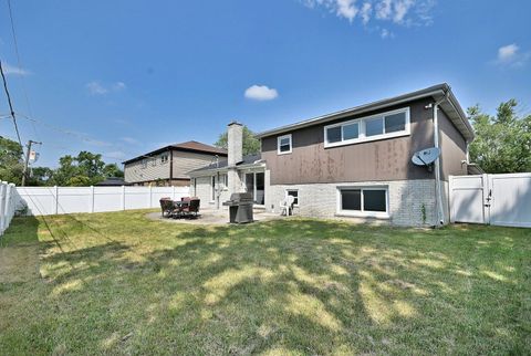 Tiny photo for 7701 Lake Street, Morton Grove, IL 60053 (MLS # 12463694)