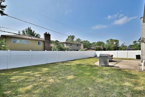 Tiny photo for 7701 Lake Street, Morton Grove, IL 60053 (MLS # 12463694)