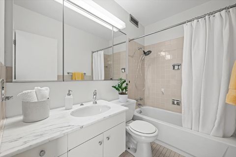 Tiny photo for 1616 Sheridan Road #8F, Wilmette, IL 60091 (MLS # 12577075)