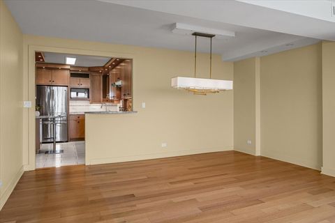 Tiny photo for 1616 Sheridan Road #8F, Wilmette, IL 60091 (MLS # 12577075)