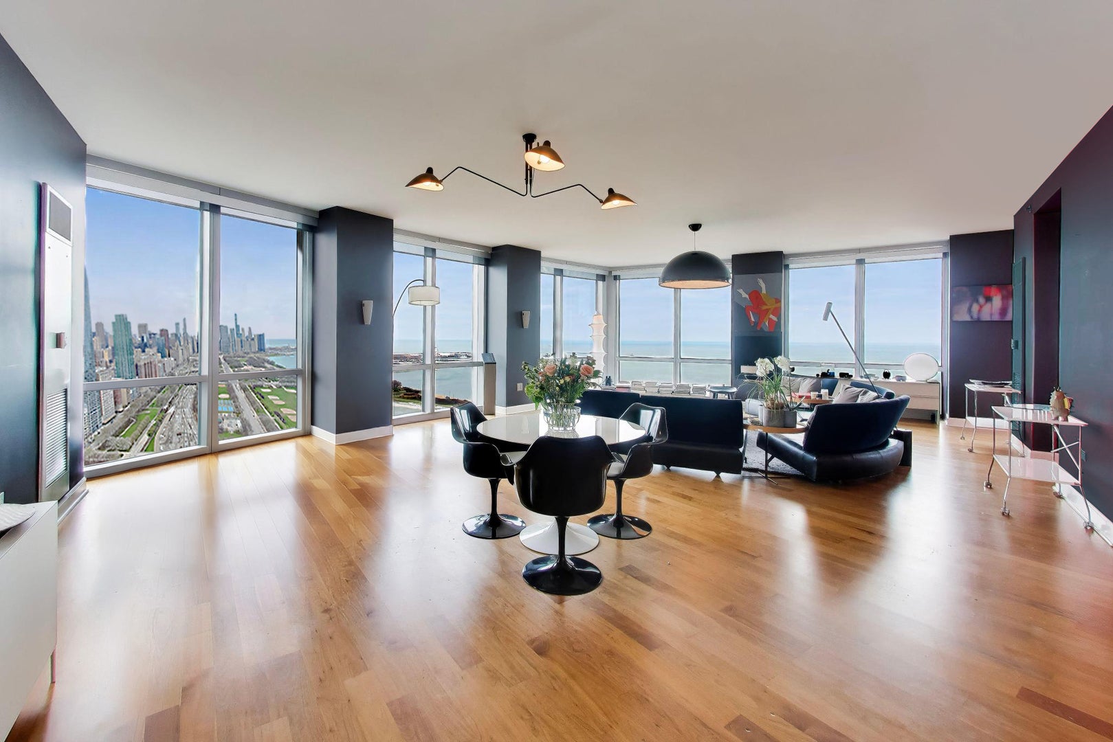 1211 S Prairie Avenue 3901