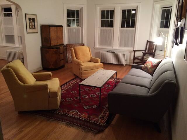 1459 W Elmdale Avenue 3