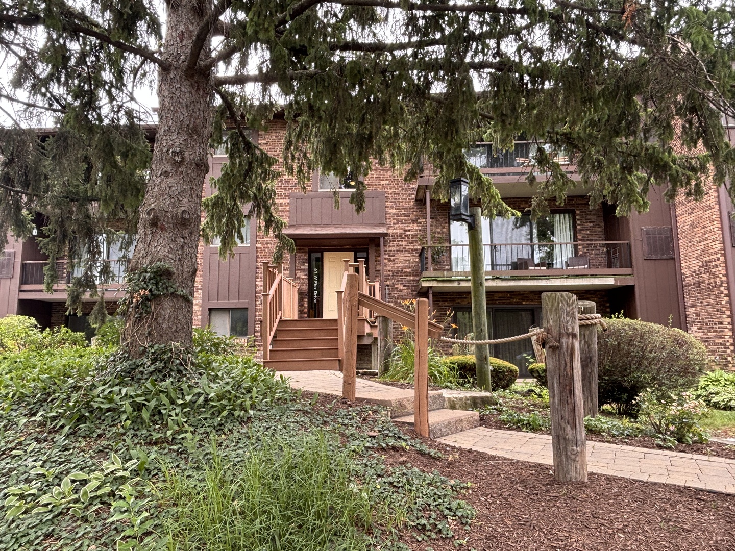 61 W Pier Drive 201