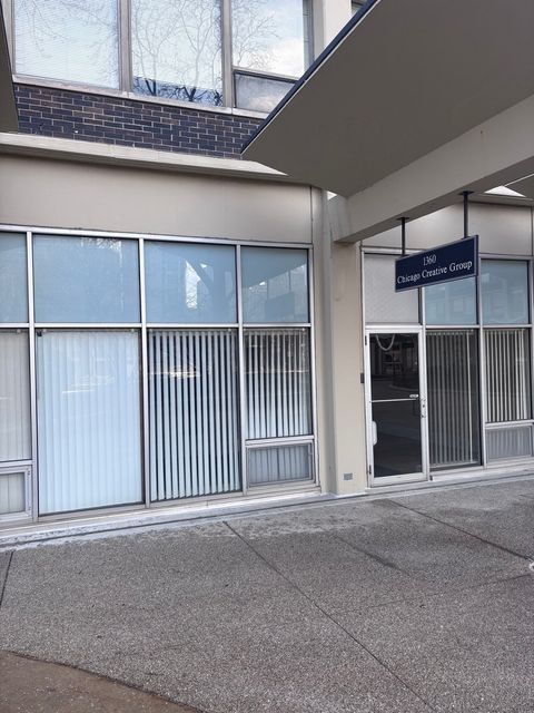 1360 N Sandburg Terrace 103C Chicago IL 60610