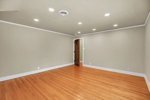 Tiny photo for 610 W Ohio Street, Urbana, IL 61801 (MLS # 12489167)