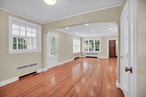 Tiny photo for 610 W Ohio Street, Urbana, IL 61801 (MLS # 12489167)