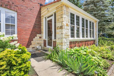 Tiny photo for 610 W Ohio Street, Urbana, IL 61801 (MLS # 12489167)